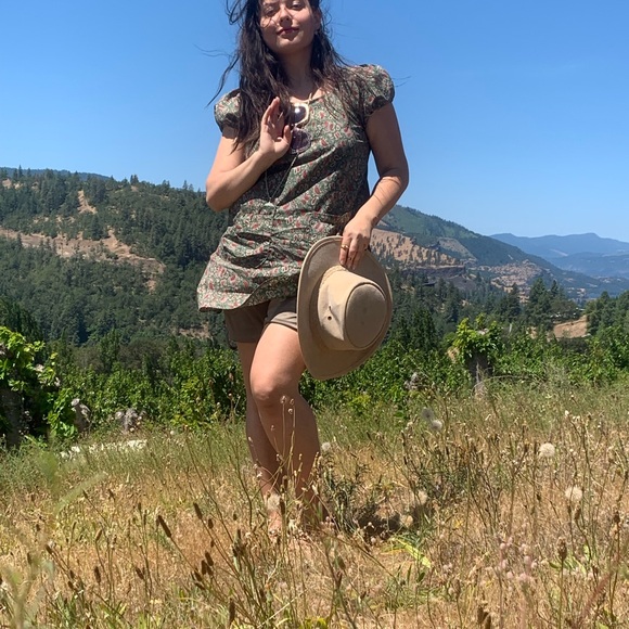 Meet your Posher, Elizabeth - Picture 13 of 16